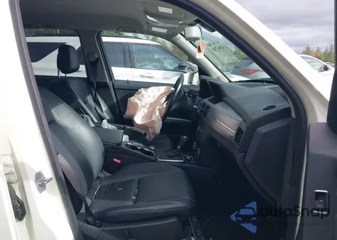 2010 Mercedes-Benz Glk 350 4Matic z USA, uszkodzony, nr VIN WDCGG8HB0AF457415